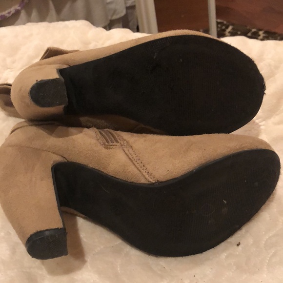 Etc Booties - Size 6/7 - $15 - Picture 6 of 7